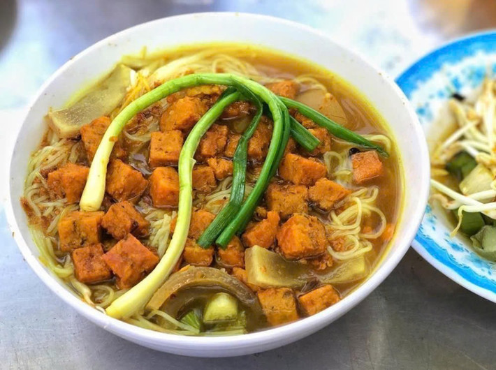 Với hương vị độc đáo, sự kết hợp giữa các nguyên liệu tươi ngon, món ăn này sẽ khiến bạn nhớ mãi mỗi lần ghé thăm vùng đất này. Ảnh Viện kỷ lục Việt Nam