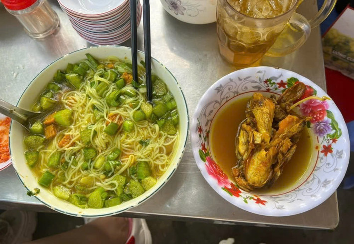 Du lịch miền Tây không chỉ là hành trình khám phá thiên nhiên, mà còn là cơ hội để bạn thưởng thức những món ăn dân dã, đặc trưng của vùng đất này. Ảnh Đặc Sản Miền Sông Nước