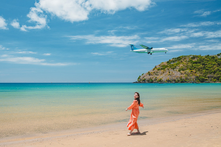 Ngoài ra, các công ty như Vietravel, Fiditour hay BestPrice cũng có lựa chọn tour bằng tàu cao tốc từ Vũng Tàu hoặc Cần Thơ, linh hoạt cho du khách khu vực phía Nam. Các tour thường ưu tiên không gian nghỉ dưỡng yên tĩnh, tận dụng tối đa lợi thế thiên nhiên thanh sạch của đảo. Ảnh Hồng Nhật