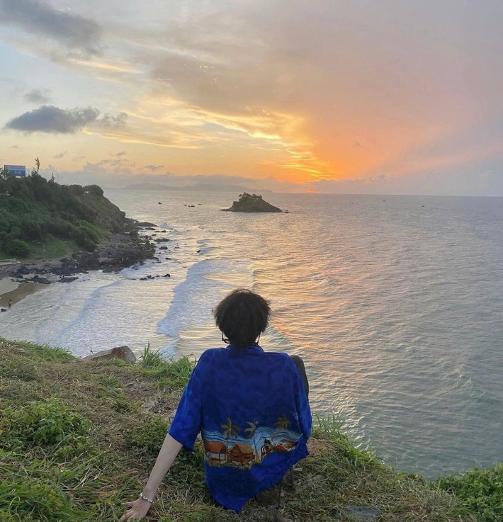 Mùa hè, cây cỏ hơi khô tạo cảm giác hoang vu, thích hợp cho những bộ ảnh cá tính, phóng khoáng. Ảnh tt.1609