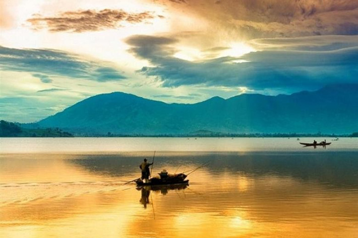 Khung cảnh thanh bình cùng nét văn hóa đặc trưng làm nơi này trở thành điểm check-in lý tưởng và một trải nghiệm khó quên. Ảnh luhanhvietnam