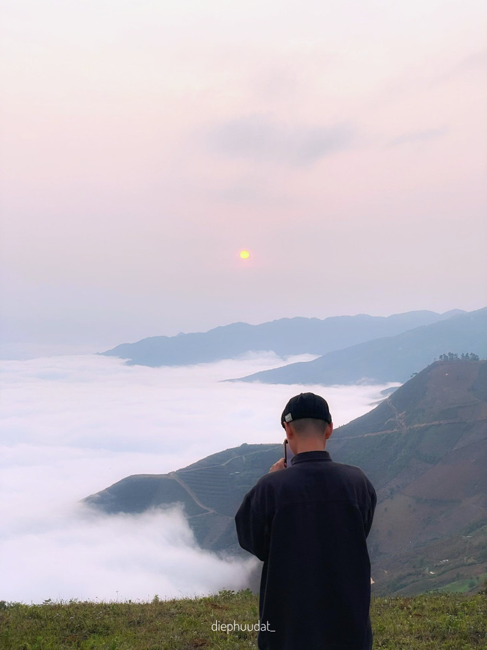 Tà Xùa đẹp bởi mây, nhưng hành trình sẽ trọn vẹn hơn nếu bạn dừng lại ở Khe Cải, để hiểu rằng: thiên nhiên không chỉ đẹp khi hùng vĩ, mà còn đáng yêu khi yên bình đến lạ.
