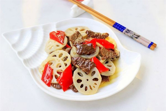 Dù không giàu tinh bột bằng củ sen 7 lỗ, nhưng củ sen 9 lỗ vẫn giữ lại được nhiều vitamin C, khoáng chất và các hợp chất chống oxy hóa có lợi. Ảnh Digifood