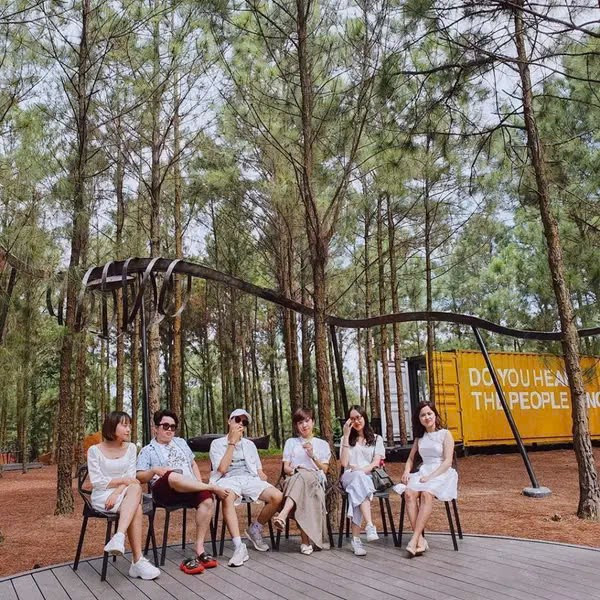 Với mặt hồ rộng lớn, rừng cây xanh mát và những resort nghỉ dưỡng ven hồ, Đại Lải (Vĩnh Phúc) cách Hà Nội chỉ hơn 50 km cũng là một điểm dừng chân yên tĩnh dịp cuối tuần. FLC Đại Lải, Flamingo hay các khu homestay biệt lập là nơi lý tưởng cho nghỉ dưỡng kết hợp spa, yoga và ẩm thực giữa thiên nhiên. Ảnh Traveloka