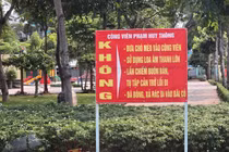 Nghịch lý tại Công viên Phạm Huy Thông: Biển cấm treo cao, vi phạm vẫn tràn lan [ Kỳ 1]