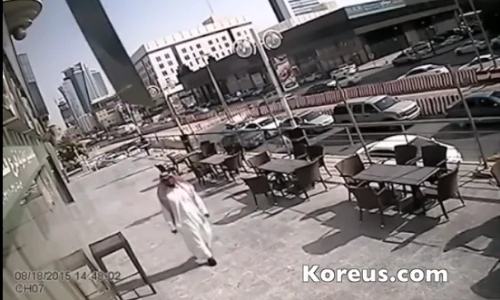 Suýt chết vì cửa kính rơi từ tầng 6