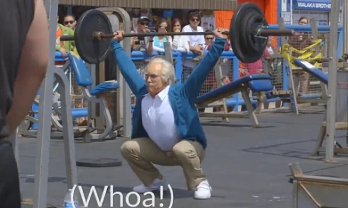 Màn nâng tạ đáng kinh ngạc của "cụ ông 80 tuổi"