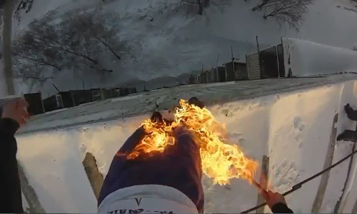 Hãi cảnh tự đốt cháy mình rồi nhảy xuống từ tầng 8