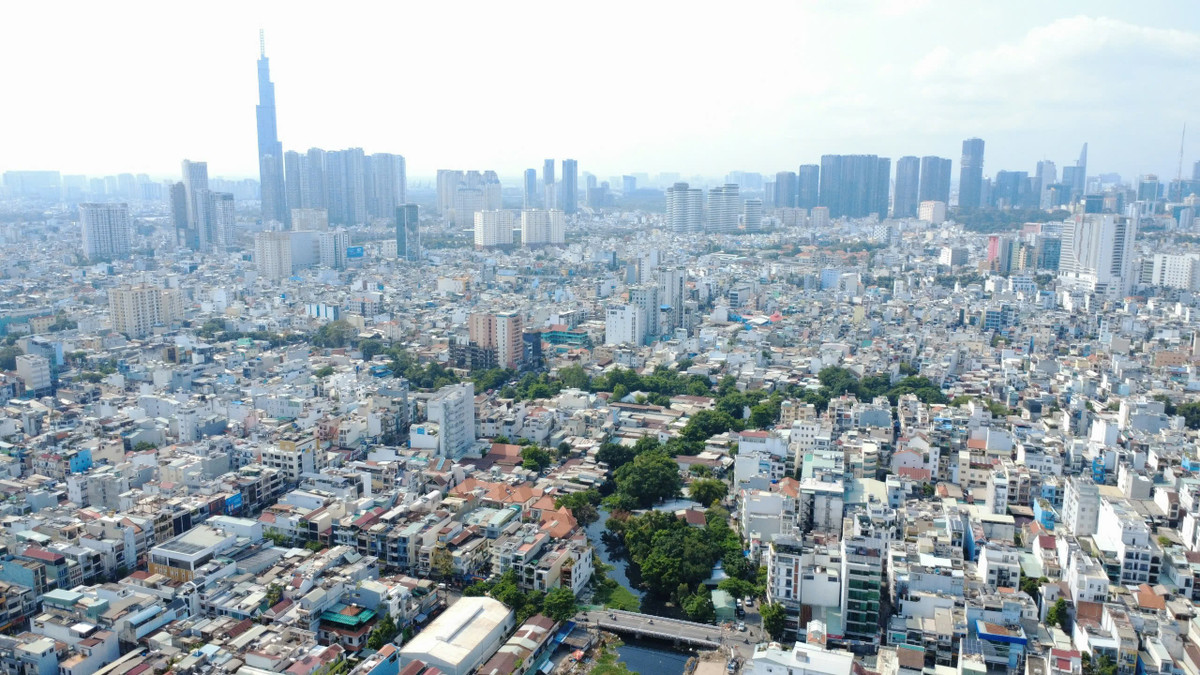 Dự án cải tạo rạch Xuyên Tâm có tổng chiều dài gần 9km, kéo dài từ kênh Nhiêu Lộc - Thị Nghè đến sông Vàm Thuật. Công trình được khởi công từ tháng 5/2025 và dự kiến hoàn thành vào năm 2028. Trong đó, tuyến chính dài khoảng 6,7km, cùng 3 nhánh phụ gồm rạch Bình Lợi, Bình Triệu và Cầu Sơn với tổng chiều dài khoảng 2,2km.