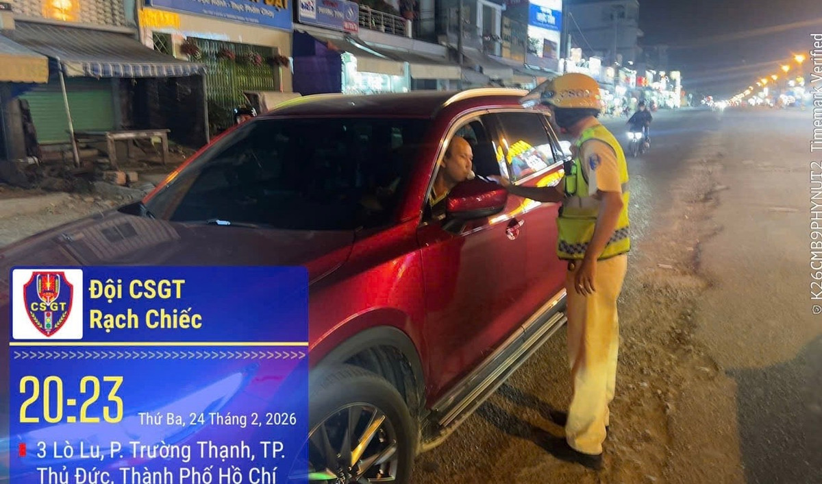 Một lái xe ô tô được kiểm tra và không vi phạm nồng độ cồn.