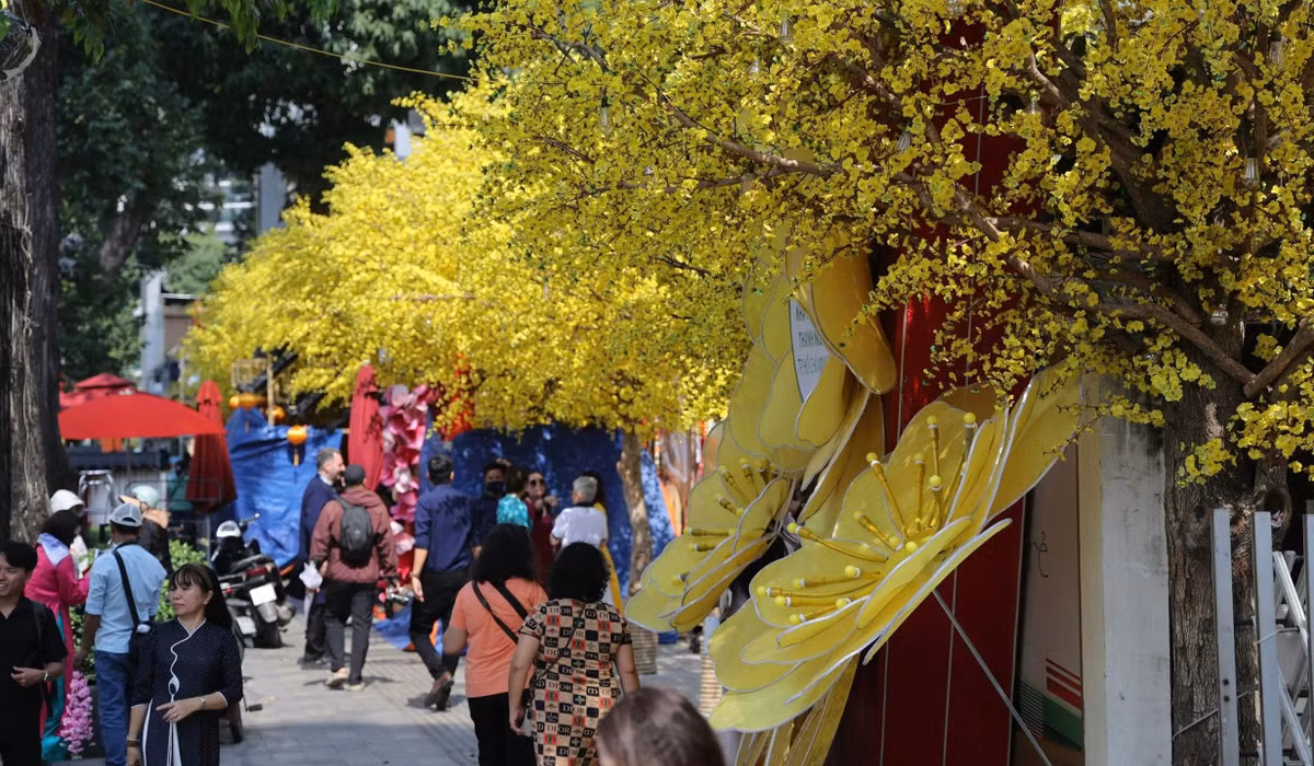 Trải qua 18 năm tổ chức, Lễ hội Tết Việt tại TP HCM là hoạt động văn hóa thường niên do Nhà Văn hóa Thanh niên thực hiện đã trở thành điểm hẹn quen thuộc mỗi dịp xuân về, thu hút hàng trăm nghìn lượt người dân và du khách đến tham quan, “check in”.