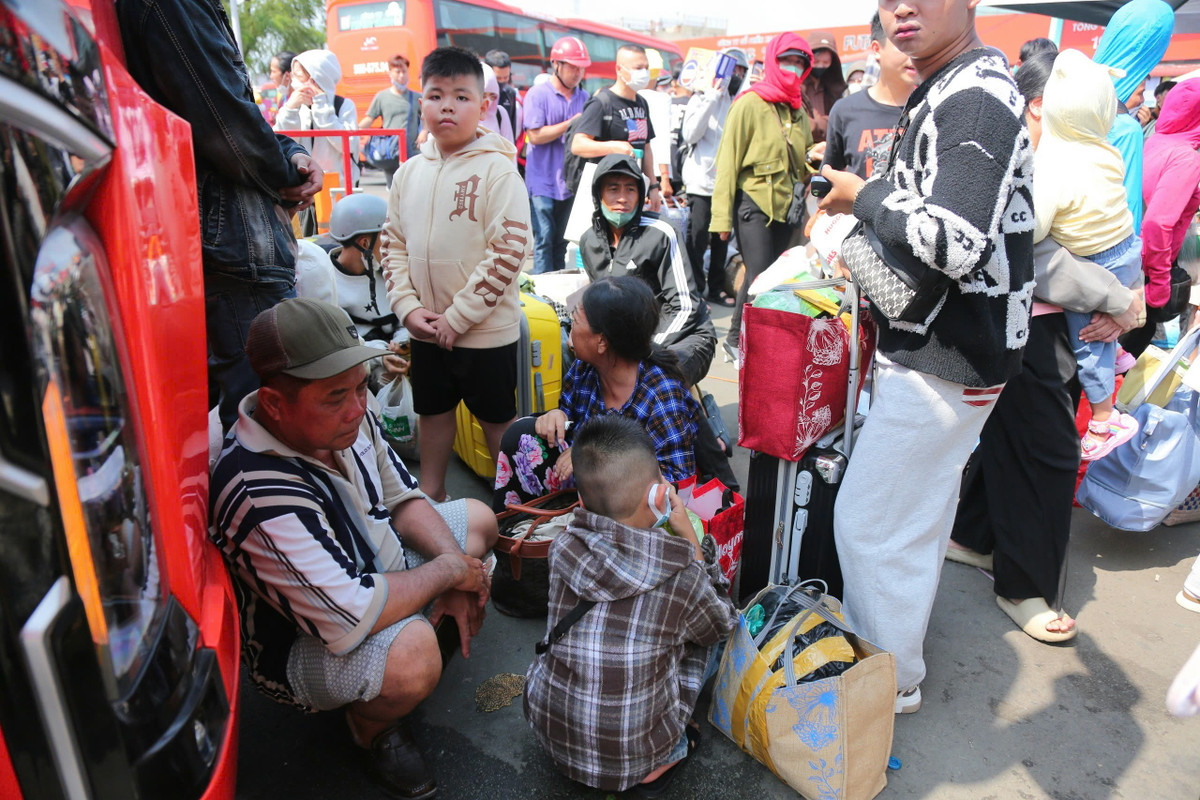 Nhiều hành khách đều cho biết, có một số xe khách trễ giờ từ 1-3 tiếng so với thời gian ban đầu.