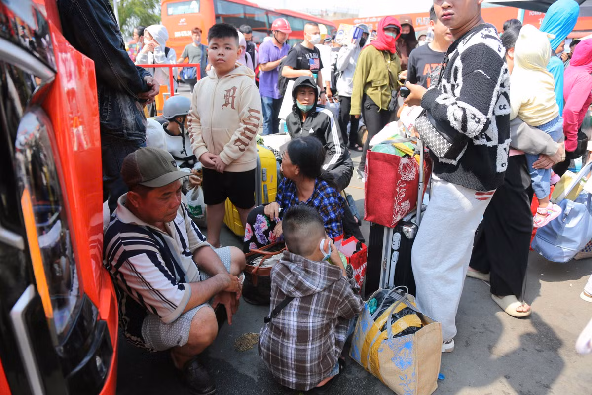 Nhiều hành khách đều cho biết, có một số xe khách trễ giờ từ 1-3 tiếng so với thời gian ban đầu.