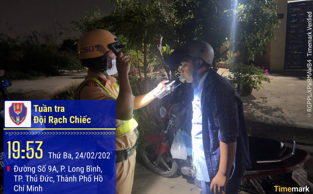 "Mức phạt tiền rất cao và tạm giữ phương tiện. Thế nhưng vẫn còn rất nhiều người vi phạm", chỉ huy Đội CSGT Rạch Chiếc chia sẻ.