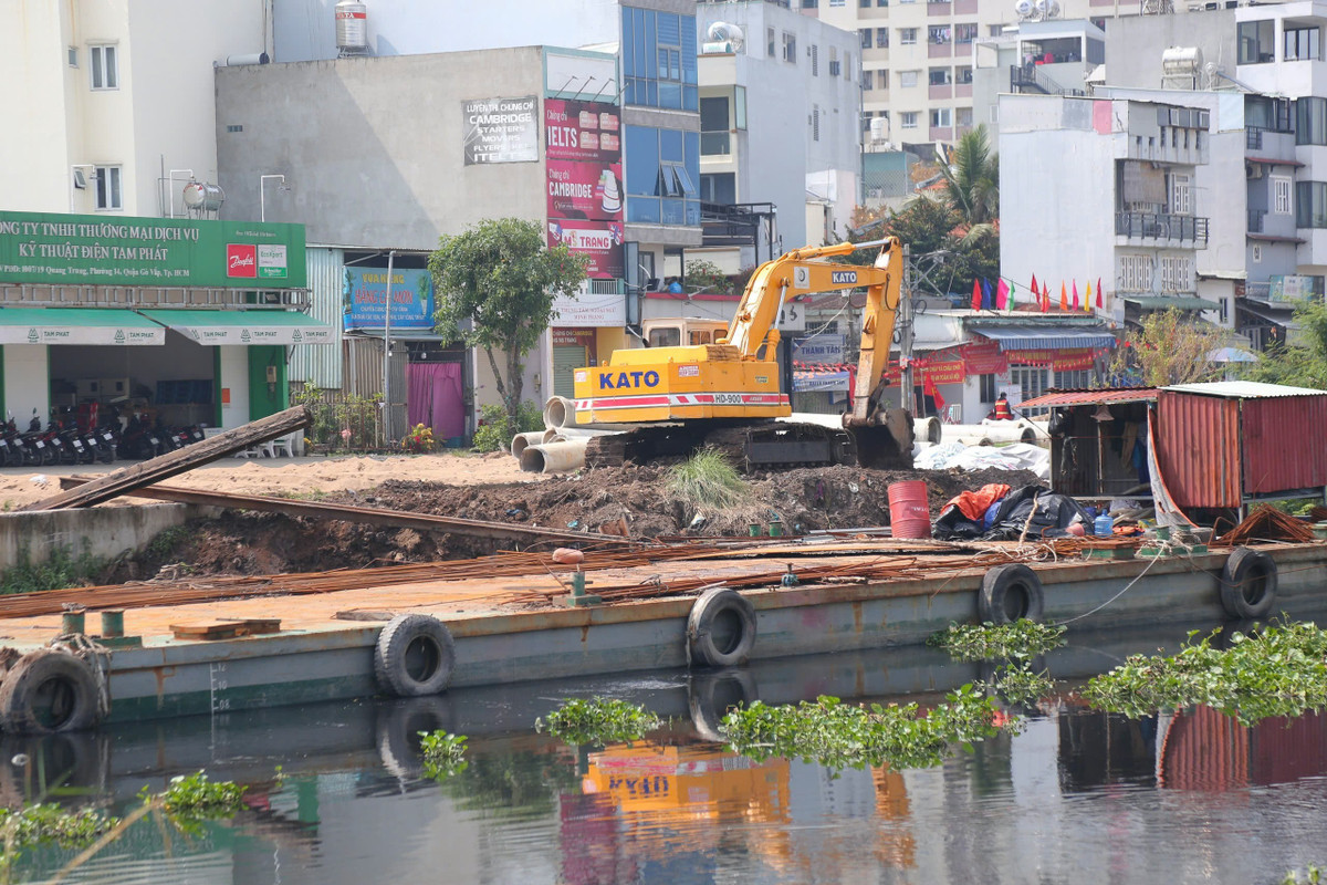 Nhiều hộ dân cho biết, họ từng kỳ vọng dự án sẽ sớm hoàn thành để khu vực thay đổi diện mạo, môi trường được cải thiện. Nhưng khi thời gian kéo dài, sự chờ đợi dần chuyển thành sốt ruột.