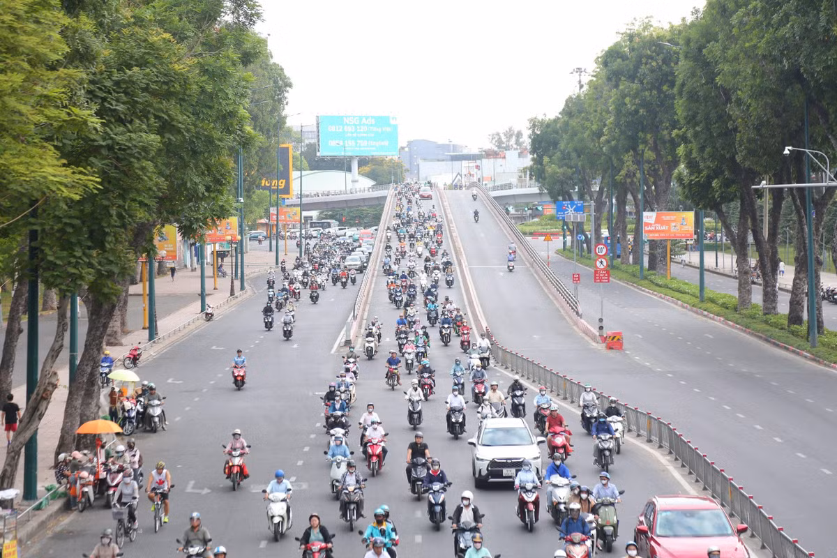 Những khu vực vốn kẹt xe thường ngày thì trong ngày làm việc đầu năm sau kỳ nghỉ Tết, người dân lưu thông dễ dàng.