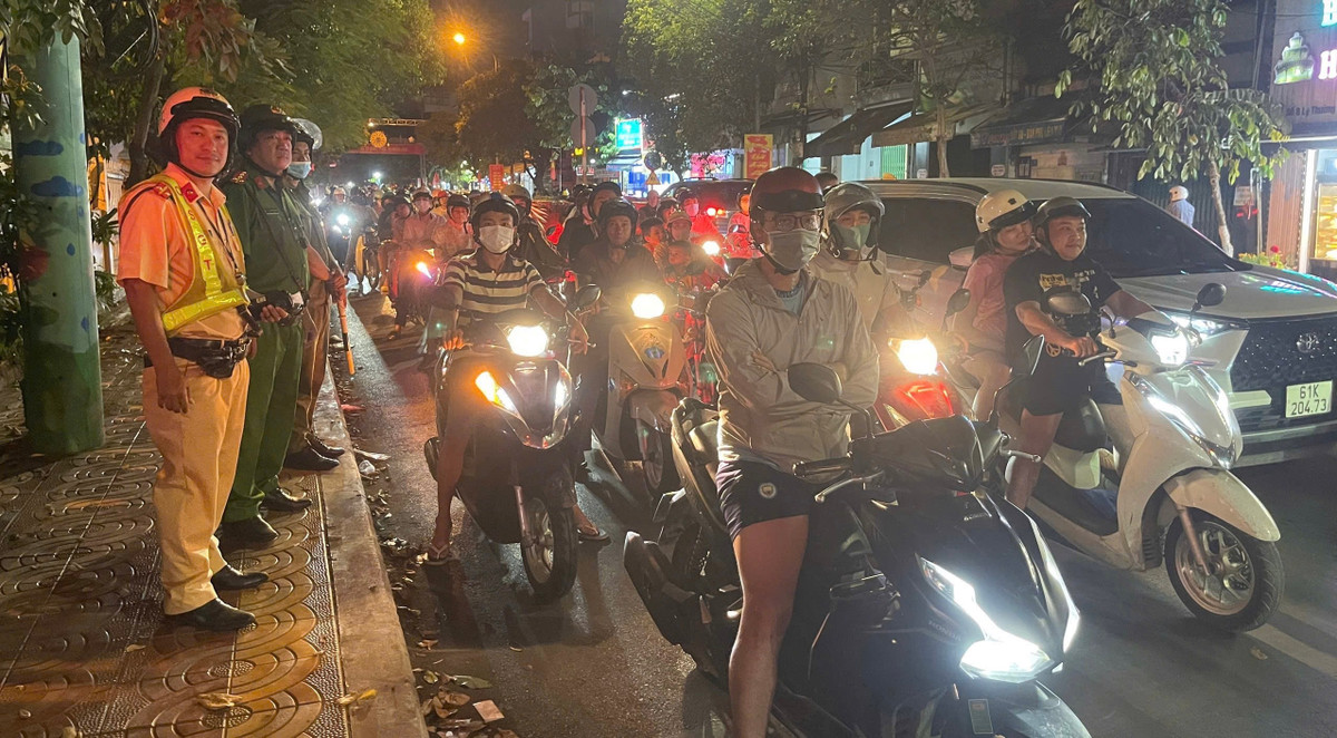 Trong đó, các phường trọng điểm về tình hình phức tạp về trật tự an toàn giao thông như Dĩ An, Long Phước... được chỉ huy Đội CSGT Rạch Chiếc đặc biệt quan tâm.