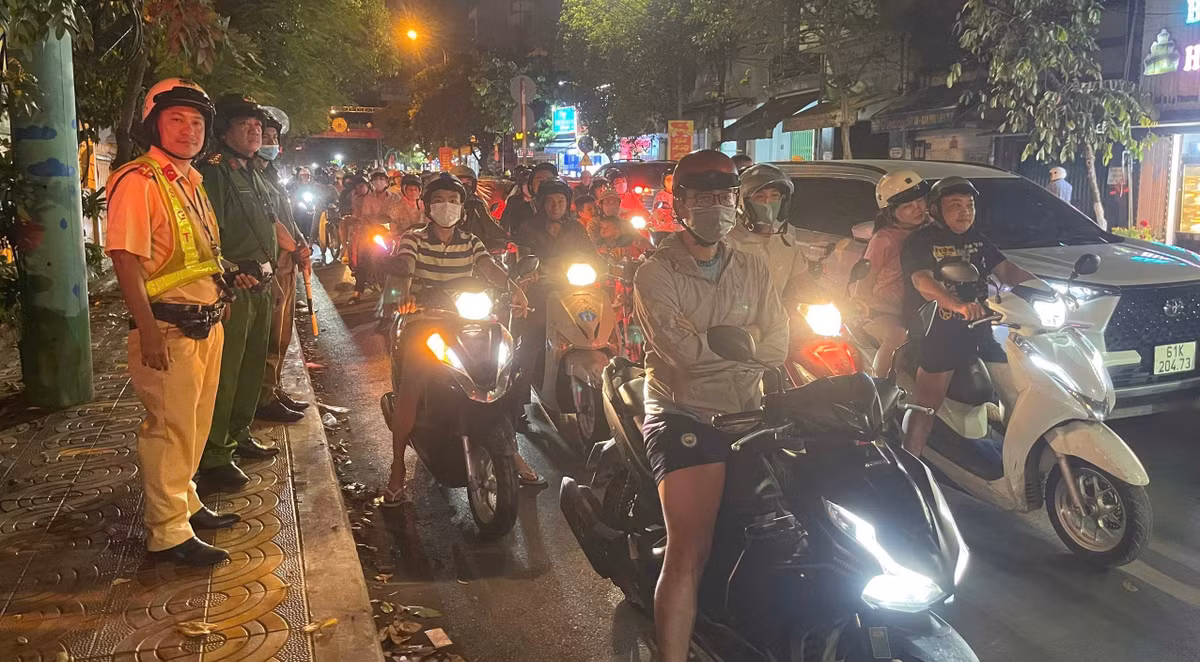 Trong đó, các phường trọng điểm về tình hình phức tạp về trật tự an toàn giao thông như Dĩ An, Long Phước... được chỉ huy Đội CSGT Rạch Chiếc đặc biệt quan tâm.