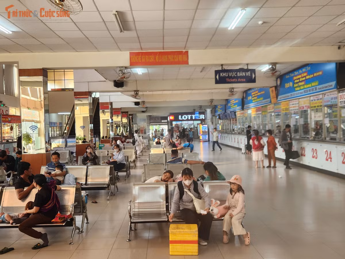 Đây là bến xe phục vụ hành khách về các tỉnh Tây Nguyên, Miền Trung và phía Bắc.