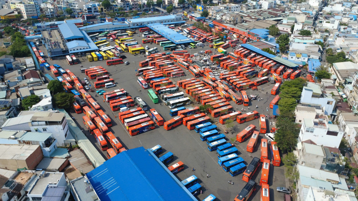 Cùng với Bến xe Miền Đông, BXMT là một trong hai bến lớn nhất TP HCM. Bến nằm ở cửa ngõ phía tây thành phố, phục vụ chủ yếu hành khách đi các tỉnh Đồng bằng sông Cửu Long. Hiện bến có hơn 145 đơn vị vận tải, khoảng 3.450 xe, khai thác 175 tuyến đến 29 tỉnh, thành trên cả nước.