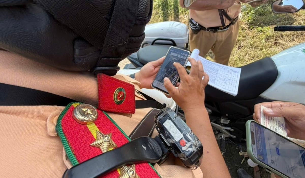 View - Bị camera buồng lái 'tố' vi phạm, nhiều tài xế 'chịu tội' với CSGT | Báo Tri thức và Cuộc sống - TIN TỨC PHỔ BIẾN KIẾN THỨC 24H