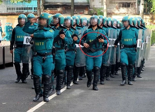 Dân quân thường trực được trang bị súng trường TAR-21 của Hải quân đánh bộ?