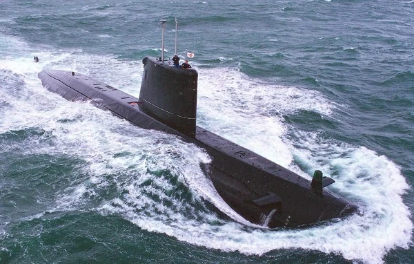 Ấn Độ "lo sốt vó" khi Pakistan để lộ tàu ngầm mới đầy bí ẩn