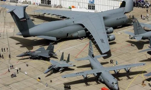 Chết lặng với cách Không quân Mỹ đốt tiền trên không