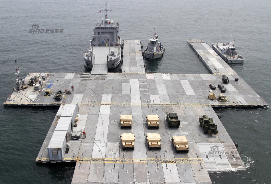 Cận cảnh cầu phao đổ bộ khổng lồ của Mỹ-Hàn Quốc