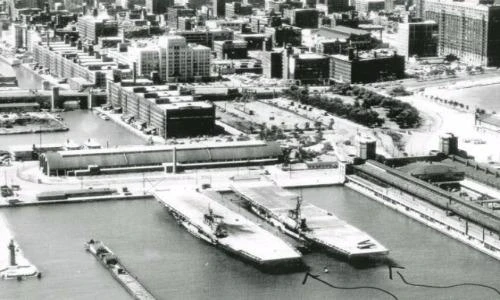 Khó tin: Mỹ thả hai tàu sân bay trong hồ để huấn luyện