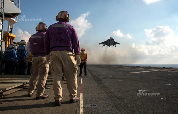 Mục kích tàu chiến Mỹ "giương oai" trên Biển Hoa Đông