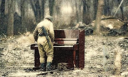 Thán phục độ liều của "văn công hỏa tuyến“ trên chiến trường