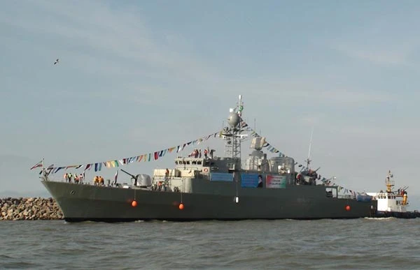 Sự thật bất ngờ về chiến hạm tự chế mới của Iran