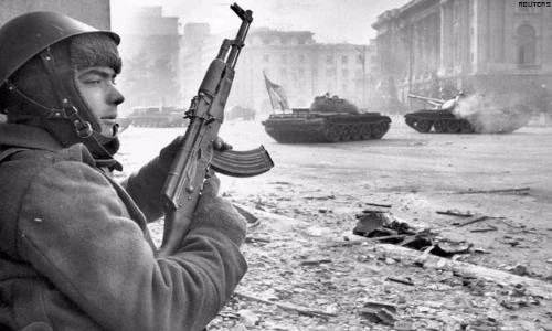 Lật lại lịch sử: Lý do khiến AK-47 trở thành huyền thoại