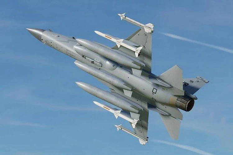 Niềm tự hào JF-17 của Trung Quốc nứt vỏ: Tiền nào của nấy?