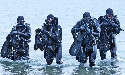 Soi trang bị xịn, đắt tiền của đội người nhái Mỹ