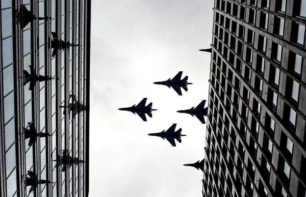 Hoành tráng đội hình máy bay chiến đấu bay qua Điện Kremlin