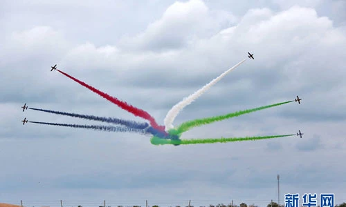 Quân đội UAE duyệt binh hoành tráng bên bờ biển Abu Dhabi