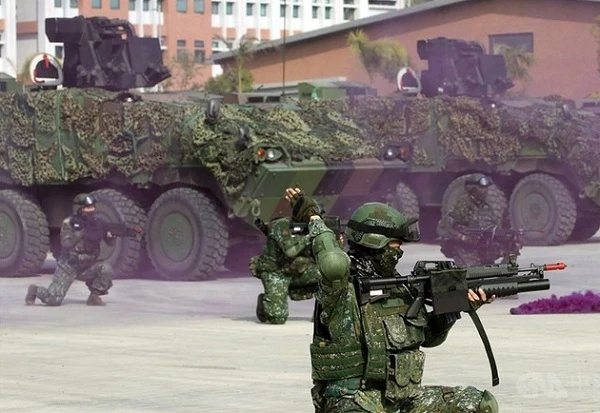 Soi vũ khí khủng đảo Đài Loan mang ra tập trận quy mô lớn