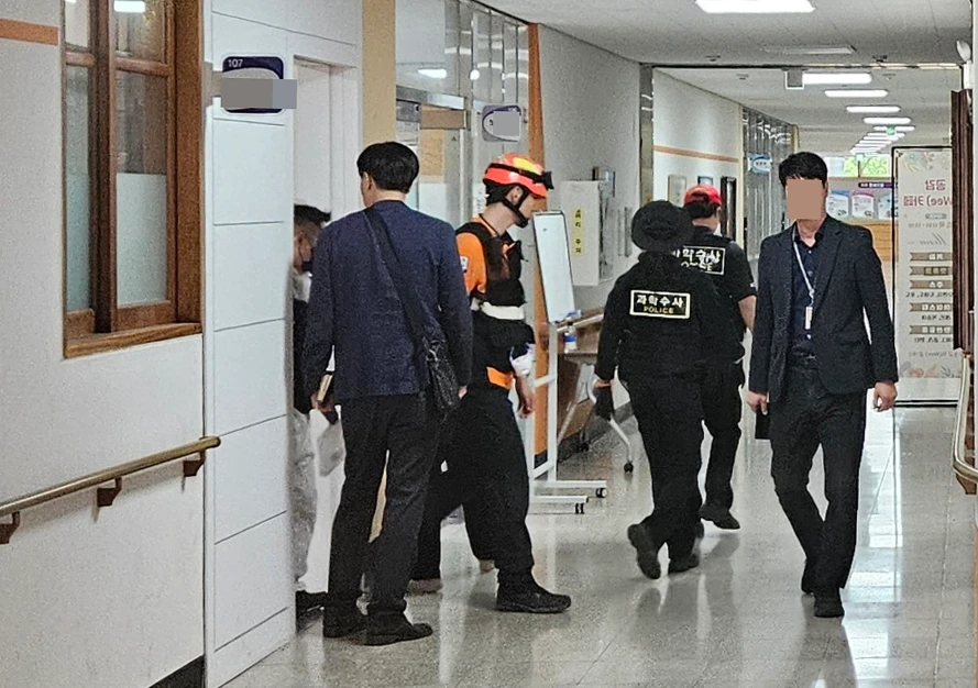 Nam sinh đặc biệt vô cớ đâm hiệu trưởng 