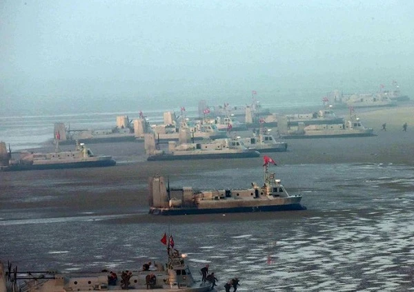 Ảnh hiếm về đội tàu đệm khí đổ bộ cực đông của Quân đội Triều Tiên