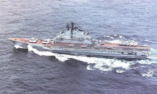 Cực dị lớp tàu sân bay đầu tiên của Hải quân Liên Xô 
