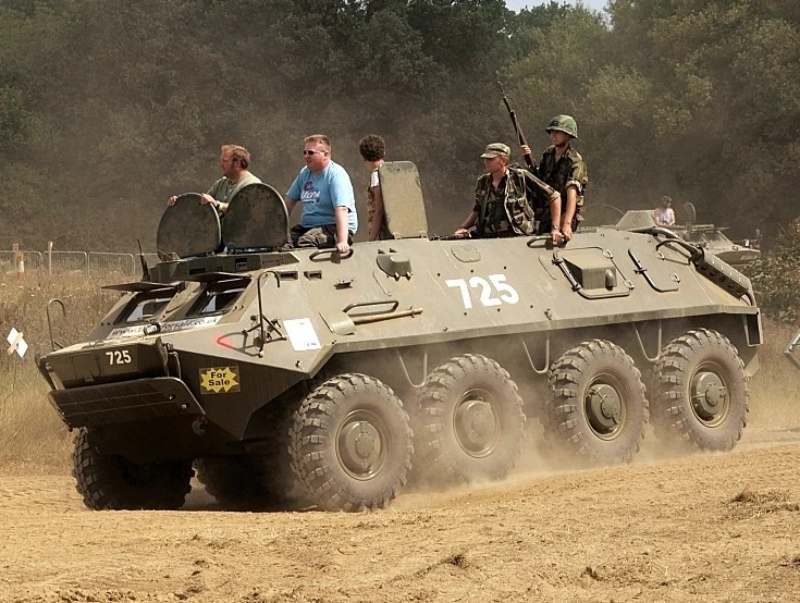 Bulgaria "xuống tiền" mua xe bọc thép Tây: Gần 800 BTR-60 lên đường!