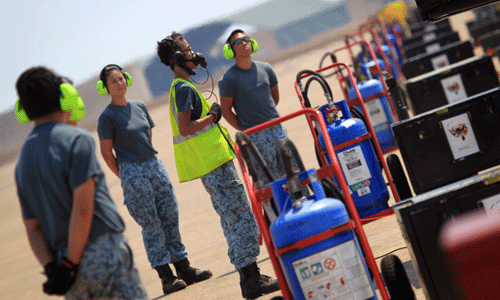 Sự xuất hiện của những cô gái này khiến cho bầu không khí nóng nực tại sân bay ở Darwin, Australia trở lên mát hơn.