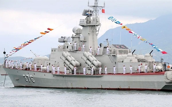 Việt Nam tự đóng được tàu chiến 2000 tấn: Loại gì tốt nhất?