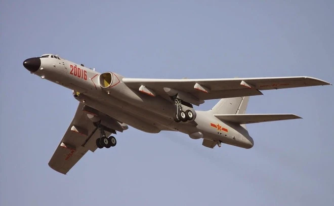 Oanh tạc cơ H-6 Trung Quốc đáng gờm, Ấn Độ lấy gì đối phó? 