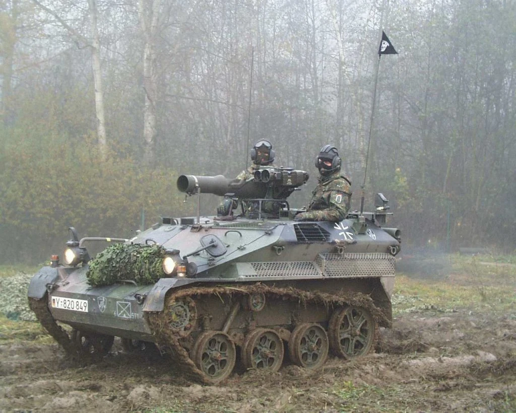 Ngạc nhiên sức mạnh xe bọc thép tí hon của Đức