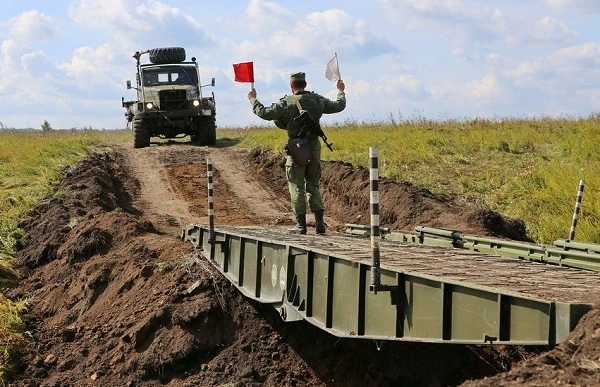 Cận cảnh bộ cầu cơ giới TMM-3 Việt Nam có dùng