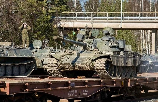 Ảnh: Mỹ tập trận ầm ầm sát Nga ngay ngày 9/5