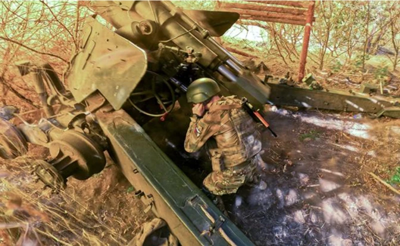 Toretsk bên bờ sụp đổ, quân Ukraine buông xuôi trước phòng tuyến chắp vá